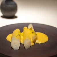 レストラン オオツ - 2022.3 ロワール産ホワイトアスパラガス エスプーマしたサバイヨンソース