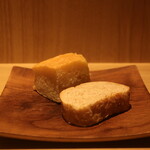 RISTORANTE IL NODO - ライ麦パンと自家製フォカッチャ