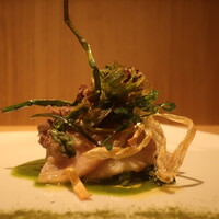 RISTORANTE IL NODO - 猟師森さんより猪ロース 玉ねぎ 菜の花 野草アップ