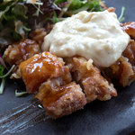 チキン南蛮はカリッとした衣にジューシーなモモ肉。自家製のタルタルソース。どれも良い感じ。