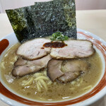 豚骨醤油ラーメン 赤虎屋 - 