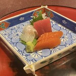 割烹 たつた - お刺身 左から鯛・鮪・サーモン