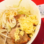 ラーメン二郎 - 汁なし半分＋ニンニク多め＋ショウガ半分