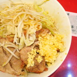 ラーメン二郎 - 汁なし半分＋ニンニク多め＋ショウガ半分