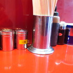 ラーメン二郎 - 卓上調味料