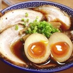 麺屋 小六 - 眩しい！煮卵！