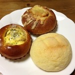 かぼちゃのチーズカレー、ツナポテト、メロンパン