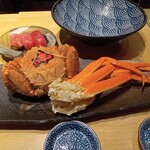 俺の魚を食ってみろ!!  西新宿店 - マグロ寿司3貫　毛ガニ　本ズワイガニ