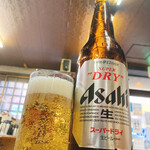 Sumiyaki Goya - コップが大瓶ビールに寄りかかってますね♪