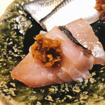 すが弥 - 鰆に山ワサビの薬味をトッピング