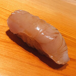 すが弥 - 鰆の真昆布〆。二週間寝かせて二日昆布〆