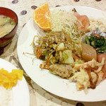 ヤナリ - 日替わり定食(豚肉の野菜炒め)