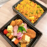 モダンカタランスパニッシュ ビキニ - ローストビーフチキン野菜と魚介と鶏肉のミックスパエリア ¥1,200