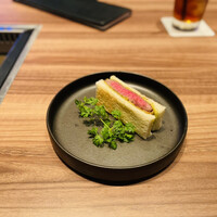 焼肉うしごろ 銀座店 - 牛ヒレカツサンド(青唐辛子バターソース)