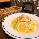 セコンド カフェ&バー - 桜海老と春キャベツの瀬戸内レモンクリームパスタ