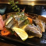 魚河岸寿司 - まずは小肌をつまみで。