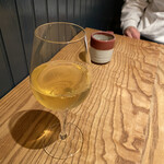 sio - 最初に冷たいお茶か温かいお茶か。僕はクラフト16茶。飲み放題。ゴハンも食べ放題