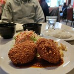 洋食 ジャンボ - バジルとバターたっぷり