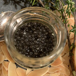 日光金谷ホテル - 2年熟成ジャガイモのピュレの上に自家製キャビア