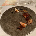 日光金谷ホテル - 鴨のフォアグラのポアレ　ご当地実山椒風味　ご当地苺スカイベリーとミルキーベリーのキャラメリゼ