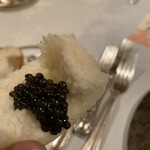 日光金谷ホテル - パンにキャビアを乗せて