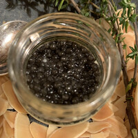 日光金谷ホテル - 2年熟成ジャガイモのピュレの上に自家製キャビア