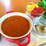 Organic Cafe koto-koto - ■カレープレート
            ・レンズ豆のスパイスカレー(ノングルテン)
            ・キヌアのサラダ
            ・豆乳ヨーグルト(乳酸菌も植物性)