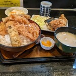 Japani-Zu Resutoran Shokura Ku Tazawako - おまかせ天丼+さばの塩焼きと唐揚げ