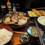 JAPANESE RESTAURANT 食楽 たざわこ - 真鯛のかぶと煮＆イワシと唐揚げの盛り合わせ
