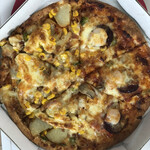 ピザ・テン・フォー - 料理写真:丁度良い焼き具合のはずが、写真の技術ですごく焦げてるように見える(^^;