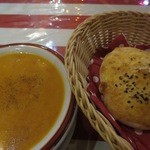 アセナ - アツアツのスープと、モチモチのエキメキ（自家製トルコパン）