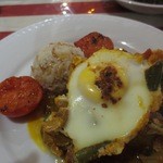 アセナ - 野菜たっぷりのトマト煮込み卵乗せ