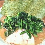 家系ラーメン 桂家 - 中盛りほうれん草まし2013.1