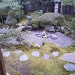 茶寮 宝泉 - キョロキョロ・・凄ぇ・・