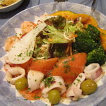 スペイン料理サブロッソ - 海の幸と野菜サラダ