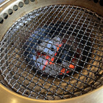 Sumibiyakuniku Ookurayama - 全席、炭で焼きます