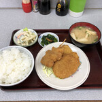 たからや - 日替定食（ミックスフライ　ごはん中）