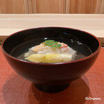 御料理 寺沢 - 毛蟹真薯とﾎﾜｲﾄｱｽﾊﾟﾗの椀物