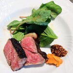 La Brianza - サカエヤ鹿児島県産12歳経産牛サーロイン炭火焼きロメスコソースタスマニア産粒マスタード。サーロインらしい感じでサシの入ったお肉とてもジューシーで味わいも濃い、脂身があっさり重くないのが本当にスゴいの♡