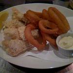 CONA - フィッシュ＆オニオンリングはビールのお供に。