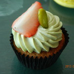 バー＆ラウンジ  トゥエンティエイト - ピスタチオクリームのカップケーキ