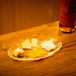 BAR TIME THIEF - チーズの盛り合わせ