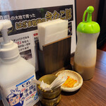 とんかつ井戸枩 - テーブル上のスタメン達