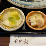 とんかつ井戸枩 - 箸休めも2品で嬉しい