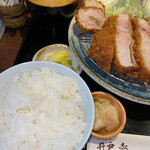 とんかつ井戸枩 - ご飯はおかわり自由　キャベツは大盛りかどうか最初に聴いてくれます