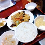 Keikourou - 豚肉とキクラゲの卵炒め　もやしのナムルも美味しかった