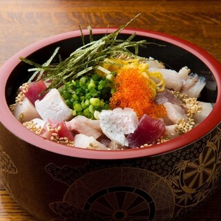 [午餐]特色!!海鲜散寿司套餐配茶布里！ ！