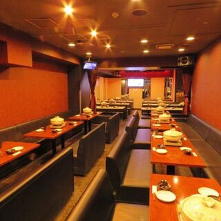 AGEHA DINING LOUNGE - 【宴会に最適！】40名様フロア/80名様フロア/130名様フロア/とお客様の人数に合わせ、ワンフロアに出来ます。【12名様迄のカラオケ完全個室5部屋】【15名様迄のカーテン個室2部屋】【200名様迄最大OK】宴会コースは【2500円/3000円/3500円/4000円/4500円/5000円】各2h飲放題付き。二次会コース飲み放題付き2000円も有り 