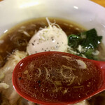 中華食堂 たんたん - この透き通ったスープが美味いんです！