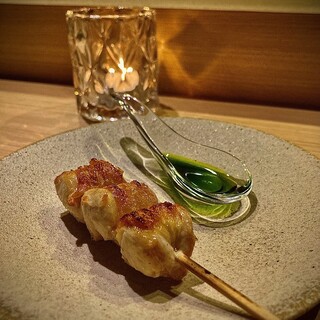A new style of Yakitori (grilled chicken skewers) where you can enjoy changing the taste by matching the sauces.